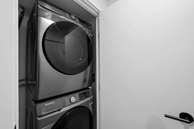 Building Photo - RECENTLY BUILT TOWNHOME | 4 BED 5 BATH | GARAGE