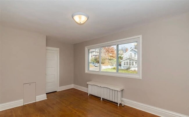 Building Photo - 625 N 16th Ave E