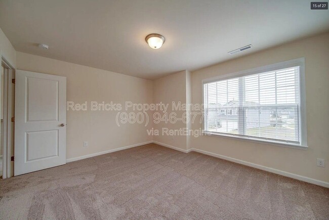 Building Photo - 7015 Thornrose Dr