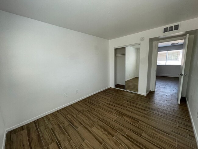Building Photo - 2173