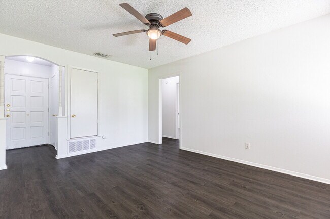 Building Photo - 4910 Tennyson Dr