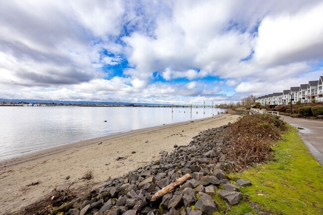 Building Photo - Riverside Townhomes - Waterfront Living in...