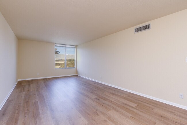 Building Photo - 1000 Spanish River Rd