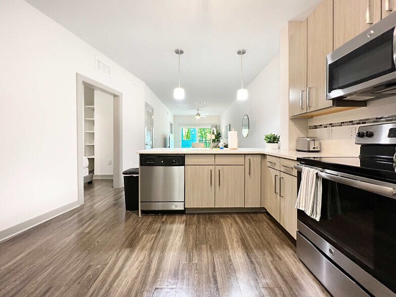 Building Photo - 124 S Morgan St