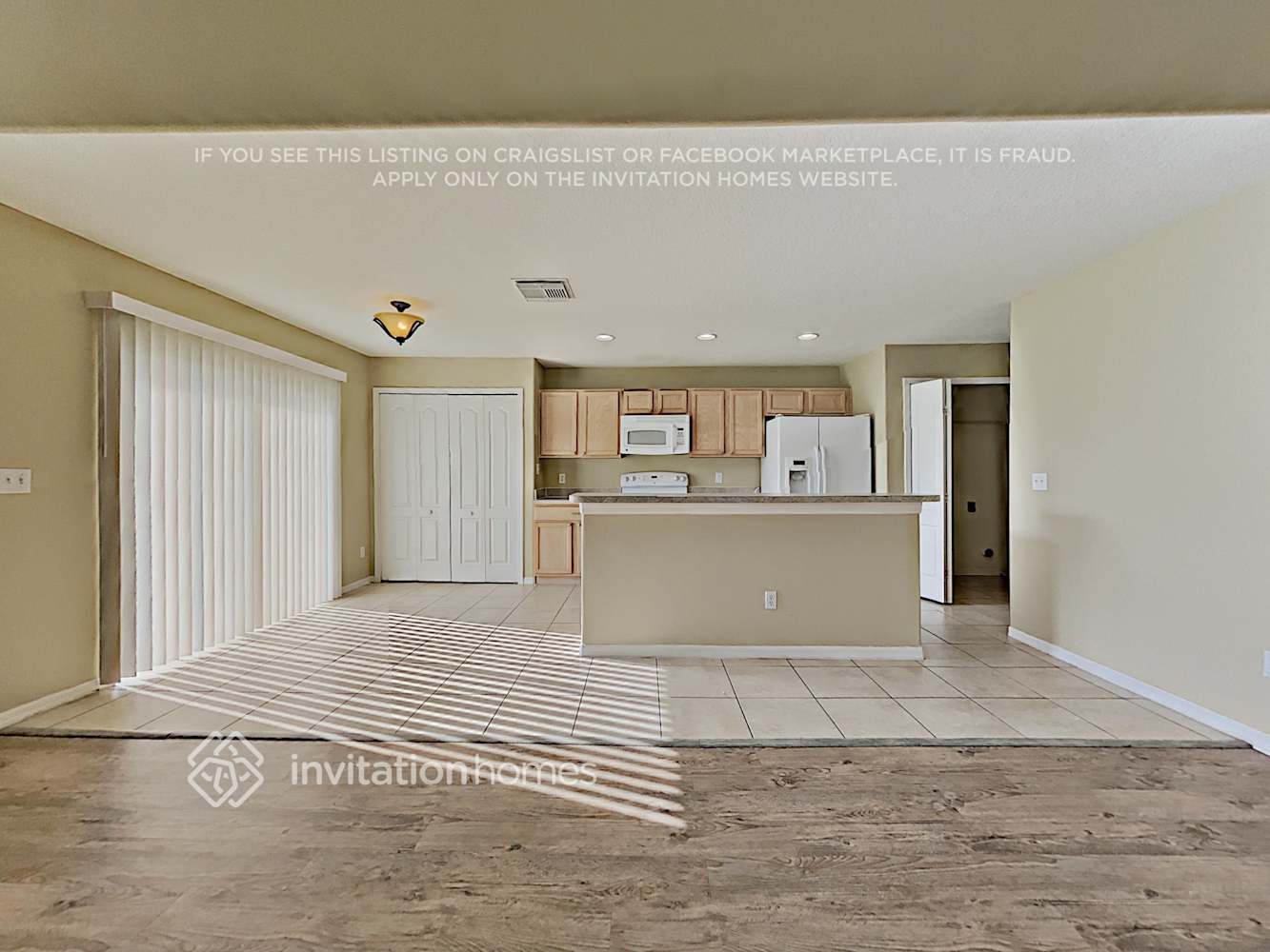 Building Photo - 1579 Tiverton Blvd