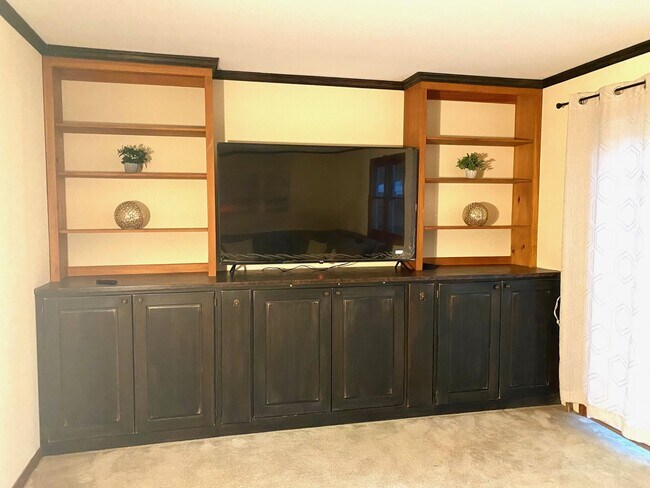 Living room furnished option - 7 Clubhouse Dr