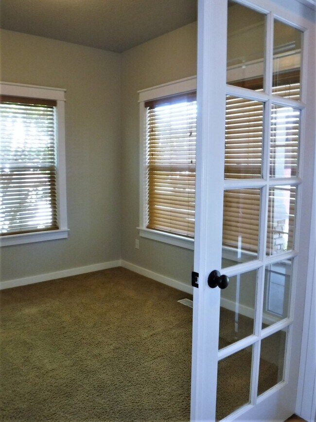 Building Photo - Beautiful 3 bed 2.5 bath home in the Cobblefield Crossing Subdivision in Meridian.
