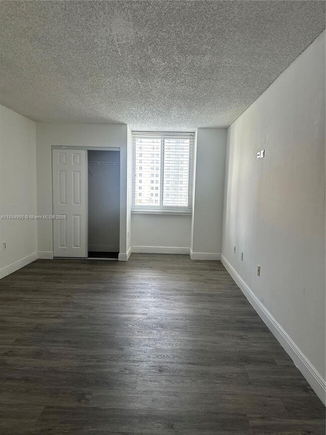 Building Photo - 850 N Miami Ave