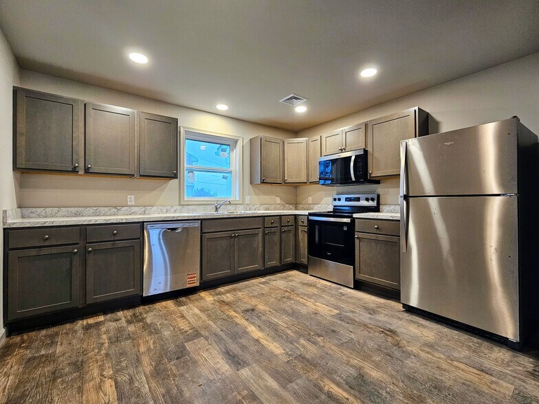 Building Photo - 2624 Creek Hill Rd