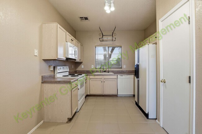 Building Photo - Gilbert 3-Bed / 2.5-Bath Home with Convenient Central Location