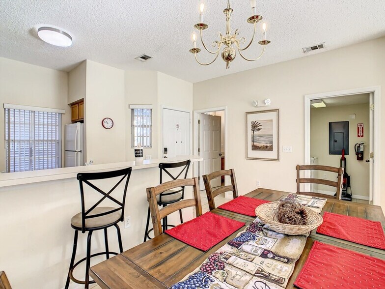 Building Photo - 8410 Blue Lagoon Dr