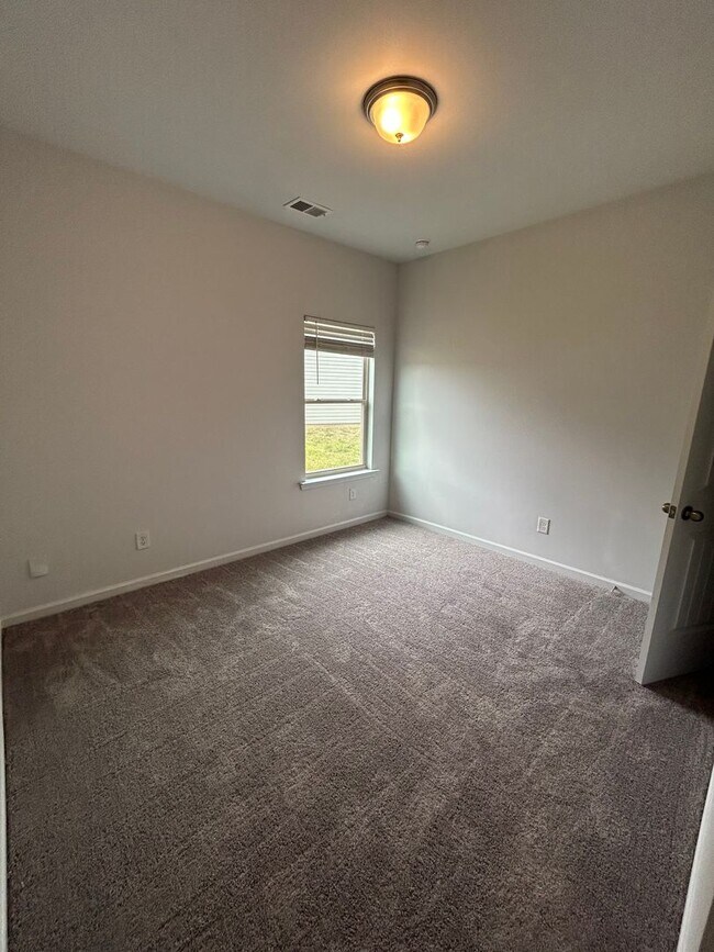Building Photo - Newer Built 4/3 House in West Rome- $1,995