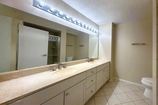 Building Photo - 9715 Woods Dr