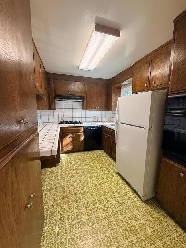 Building Photo - 666 Hope St