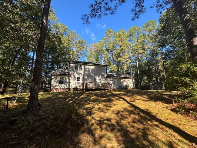 Building Photo - 3BR/2.5BA Home on 1 Acre in Spring Lake