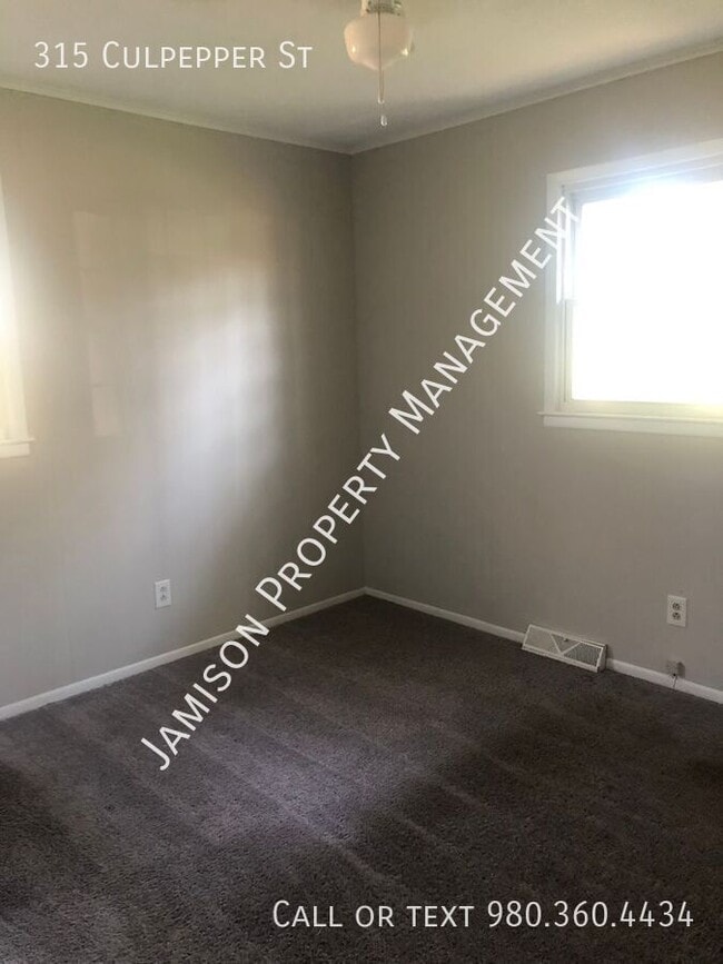 Building Photo - 315 Culpepper St