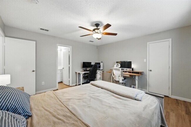 Building Photo - 636 Capricorn St