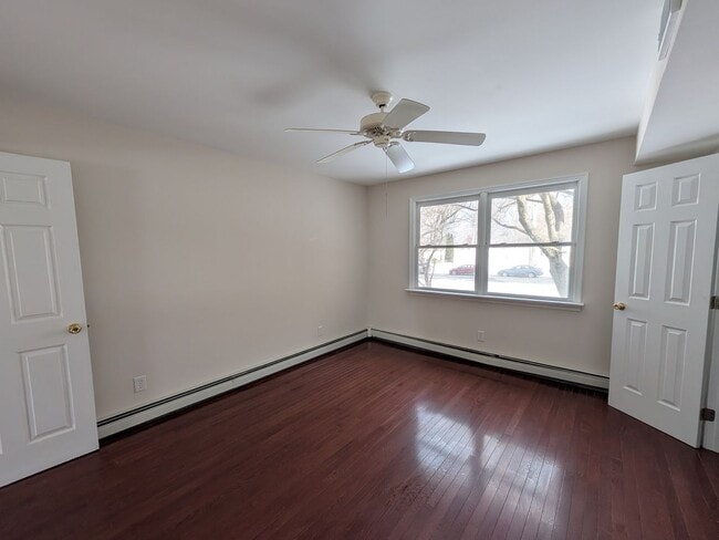 Building Photo - 416 Main St