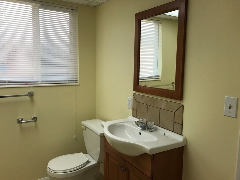 Second Bathroom - 1064 Nayon Dr