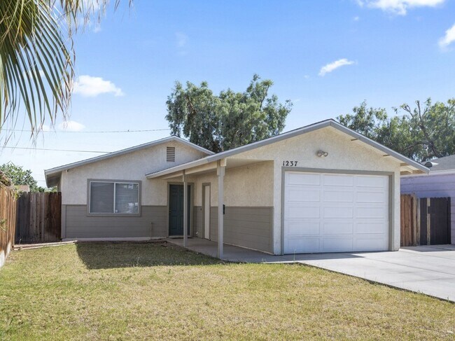 Building Photo - 1237 Lenrey Ave
