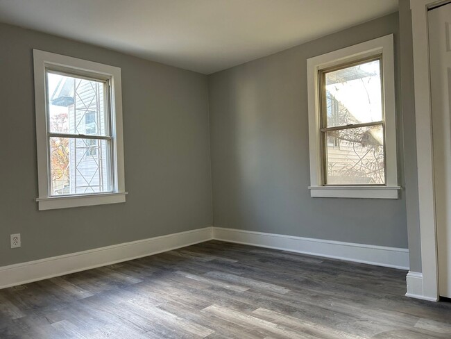 Building Photo - Newly Renovated - 4 Bedroom 1.5 Bath Singl...