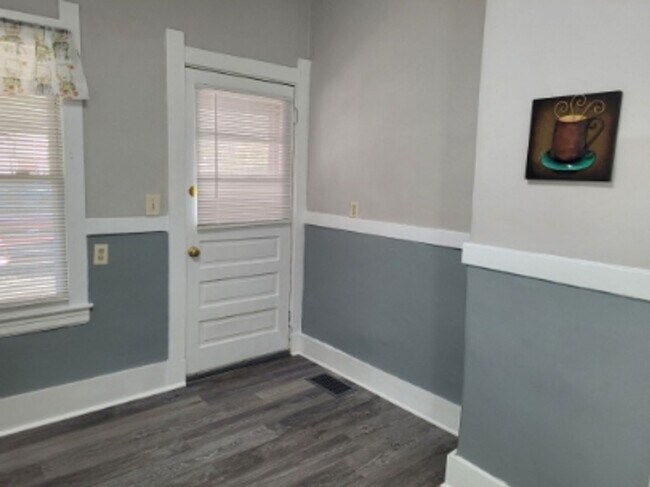 Building Photo - 40212