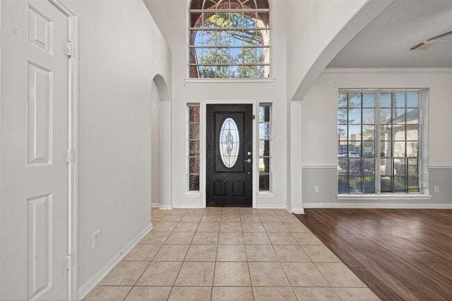 Building Photo - 23730 River Pl Dr