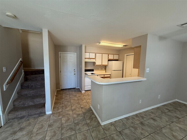 Building Photo - 10007 Emerald Creek Dr