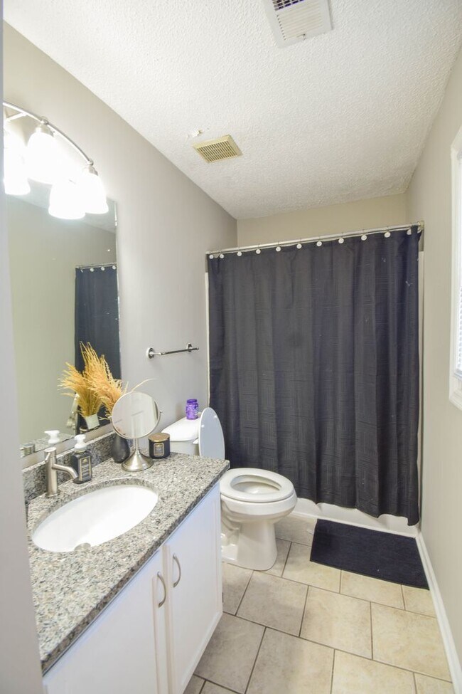 Building Photo - 5598 Windy Knoll Pl