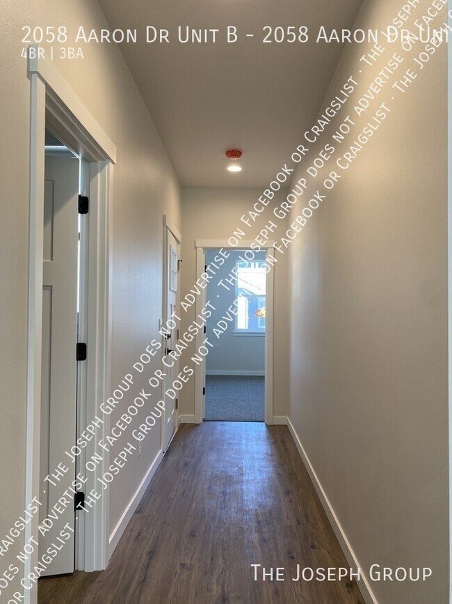 Building Photo - 2058 Aaron Dr