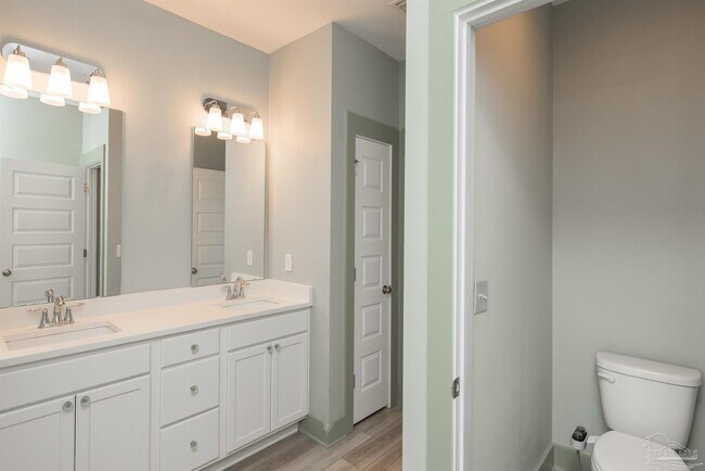 Building Photo - 1938 Westhill Dr