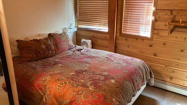 Building Photo - Furnished mountain cabin