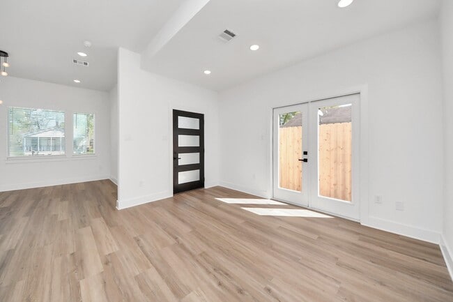 Building Photo - 8106 Locksley Rd