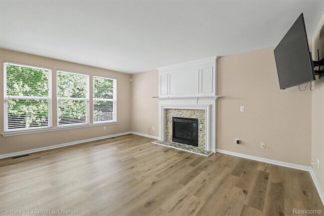 Building Photo - 7055 Oakridge Dr