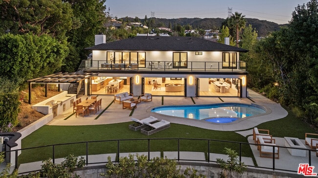 Building Photo - 18101 Green Meadow Dr