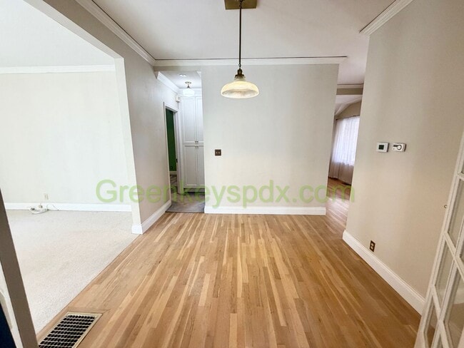 Building Photo - 10197-1136