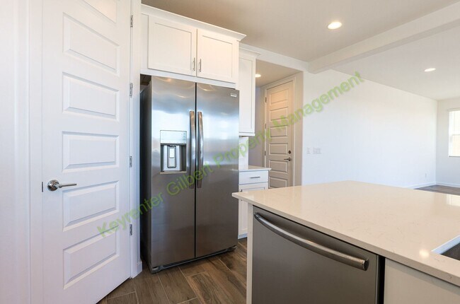 Building Photo - Pet Friendly 5 bed/3 bath in the Hawes Crossing Community of East Mesa