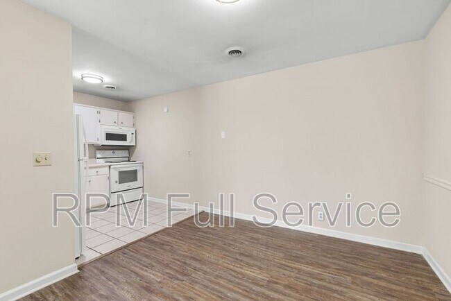 Building Photo - 135 Hicks Rd