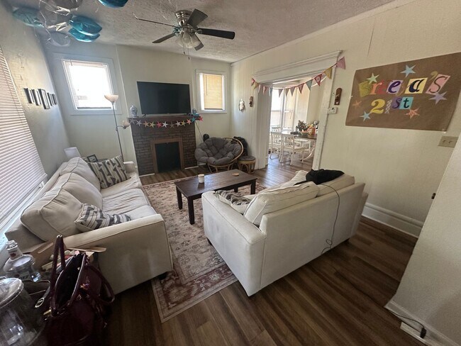 Building Photo - 2154 Tuller St