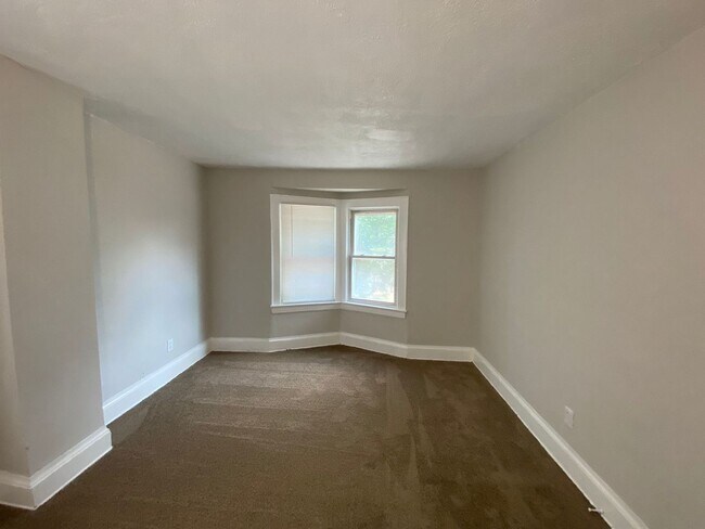 Building Photo - Beautiful, Large 5 Bedroom Cleveland Home - Now Available!