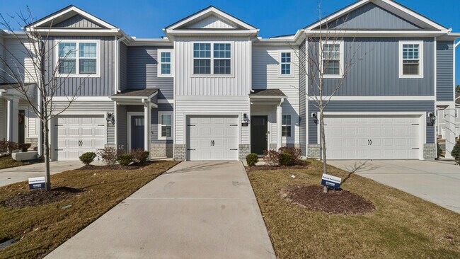 Building Photo - 153 Leo St