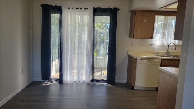 Building Photo - 10881 SW 75th Ave