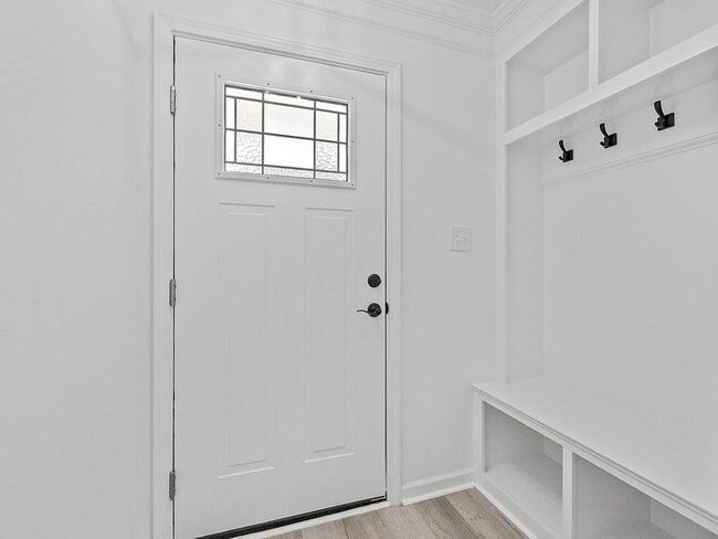 Building Photo - Lease OR Lease to Own