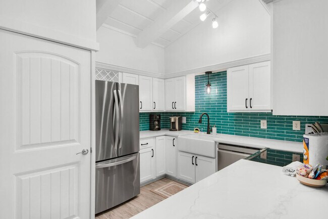 Building Photo - 3795 Scenic Hwy 98