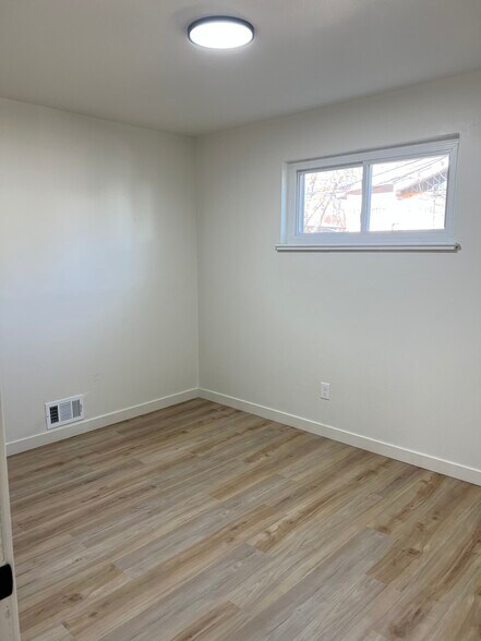 Building Photo - 8771 Oakwood St