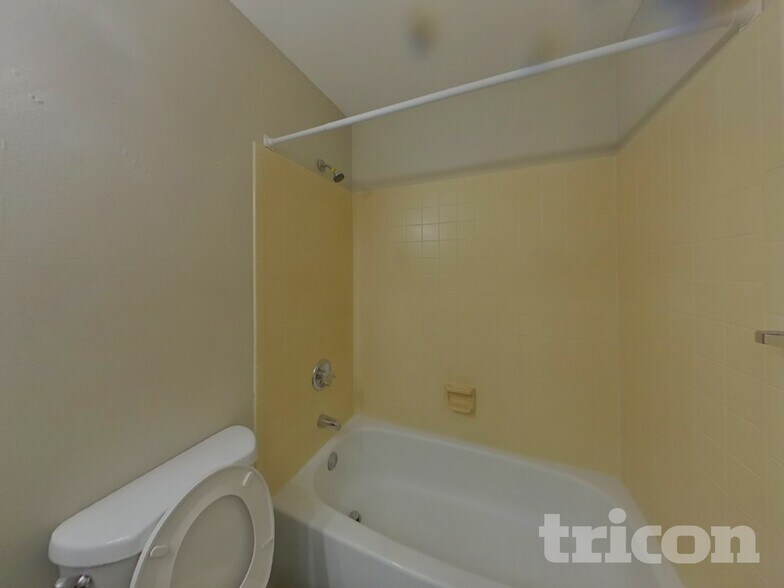 Building Photo - 3340 Bridgewater Dr