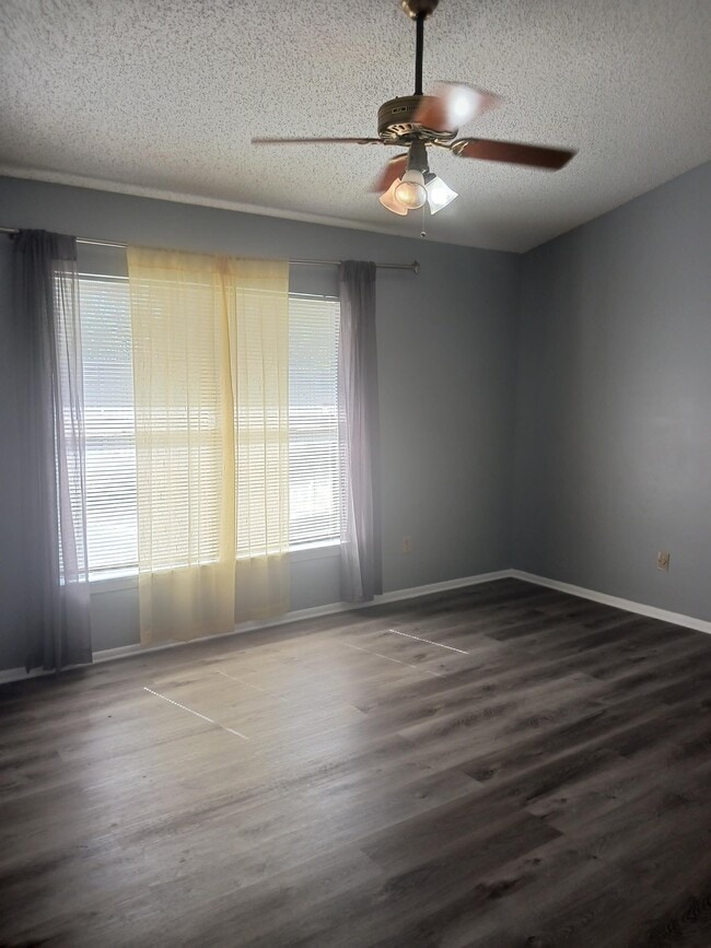 Building Photo - 7706 Covedale Dr