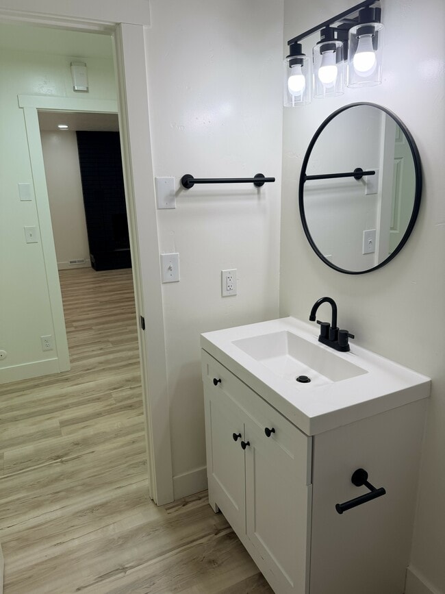 Building Photo - 208 Ogden Canyon Rd