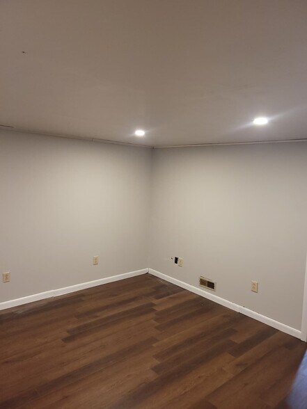 Building Photo - 872 Upholland Ln