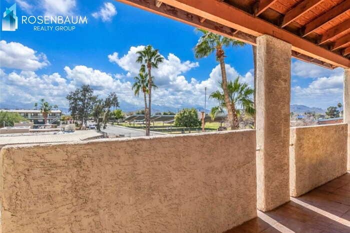 Building Photo - 455 W Kelso St